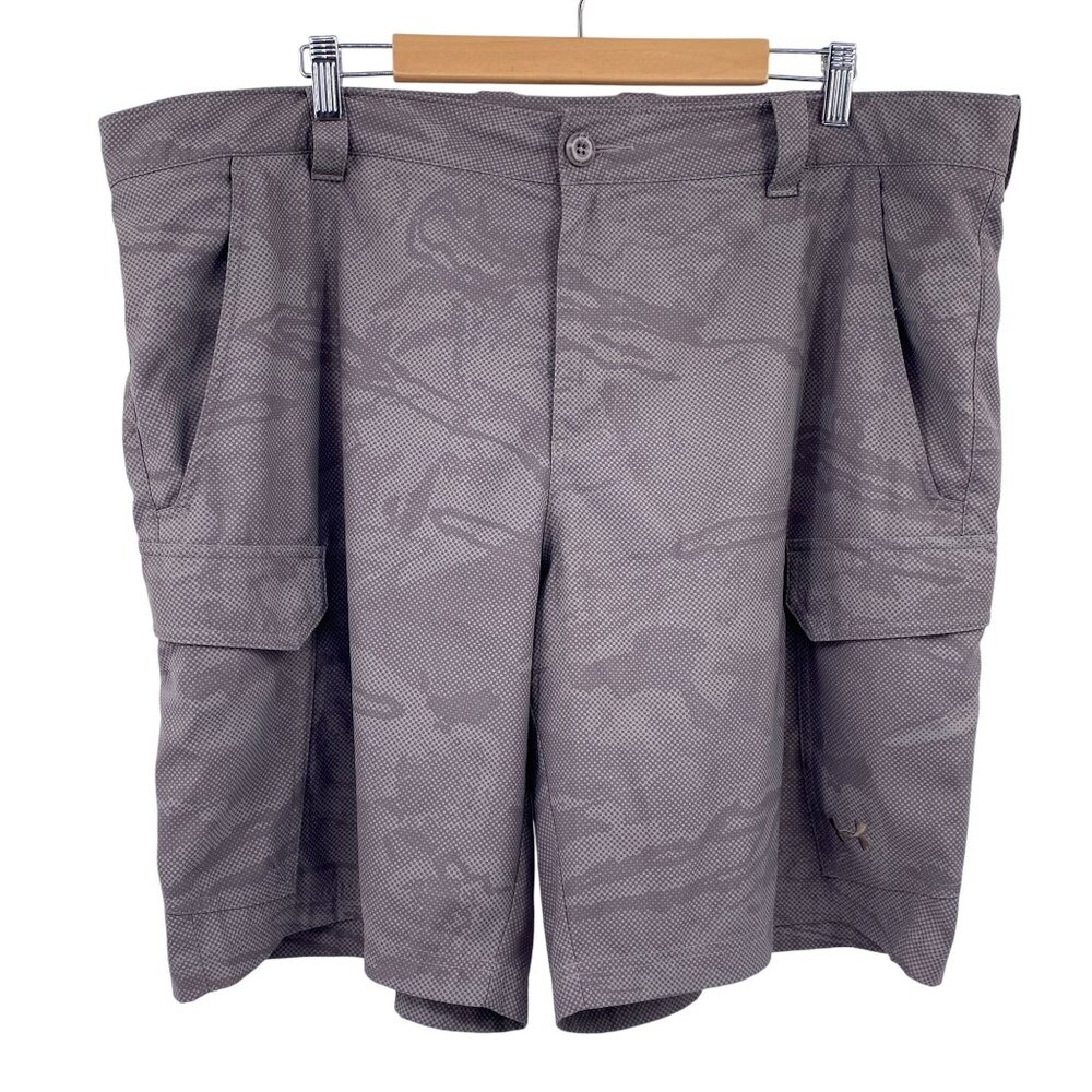 Under Armour men's loose fit cargo shorts size 42 camo pockets green